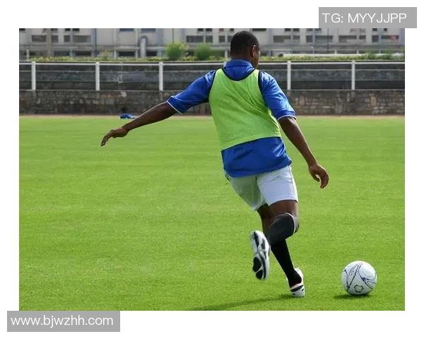 足球巨星独特过人技巧揭秘助你提升球场表现与魅力